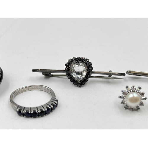 2093 - Five pieces of .925 silver and white metal jewellery to include Jasperware brooch, Charles Horner Ch... 