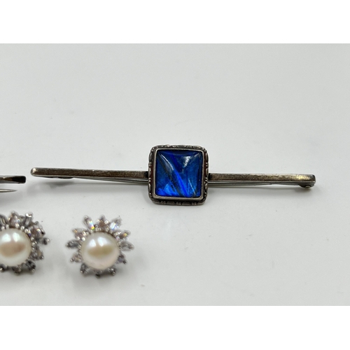 2093 - Five pieces of .925 silver and white metal jewellery to include Jasperware brooch, Charles Horner Ch... 