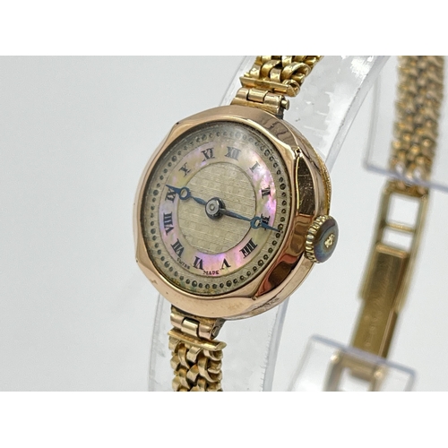 2186 - An Art Deco Swiss made mechanical lady's wristwatch with hallmarked London 9ct gold case and bracele... 