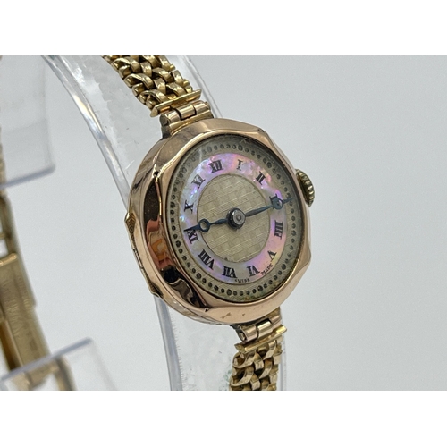 2186 - An Art Deco Swiss made mechanical lady's wristwatch with hallmarked London 9ct gold case and bracele... 