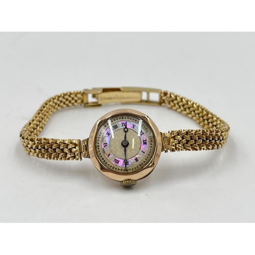 2186 - An Art Deco Swiss made mechanical lady's wristwatch with hallmarked London 9ct gold case and bracele... 