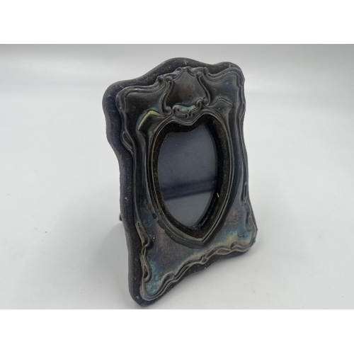 2190 - An Art Nouveau style hallmarked London silver photo frame, dated 1986 - approx. 12cm x 9cm