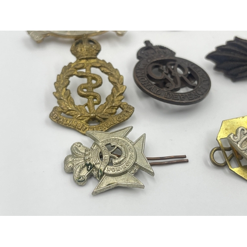 2241 - Ten military cap badges to include Somerset & Cornwall, Gloucestershire, National Defence Company, R... 