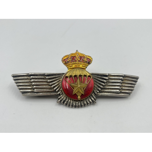 2253 - A Spanish Paratrooper Brigade cap badge