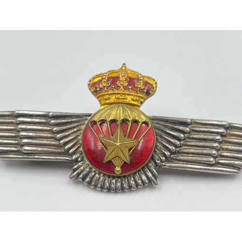 2253 - A Spanish Paratrooper Brigade cap badge