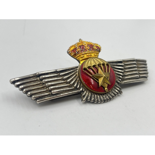 2253 - A Spanish Paratrooper Brigade cap badge