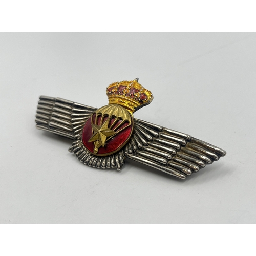 2253 - A Spanish Paratrooper Brigade cap badge