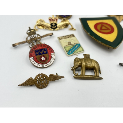 2255 - A collection of military badges to include Derbyshire Air Raid Welfare, Royal Navy, Duke of Wellingt... 