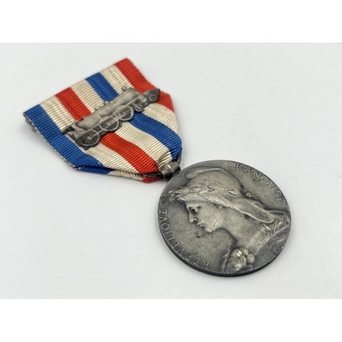 2257 - A 1933 French Honour medal of railroads presented to Vicard Jeam