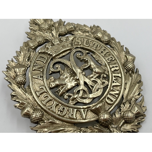 2258A - An Argyll & Sutherland Highlanders cap badge