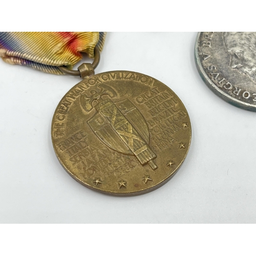 2284 - Two WWI medals, one US army Victory and one 1914-1918 British War