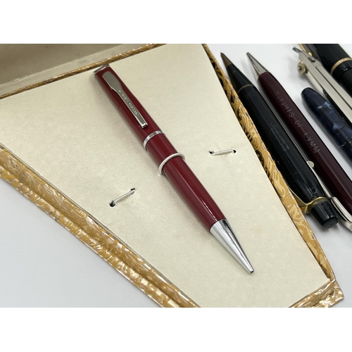 2336 - A collection of writing instruments to include Parker Duofold fountain pen with 14ct gold nib, Conwa... 