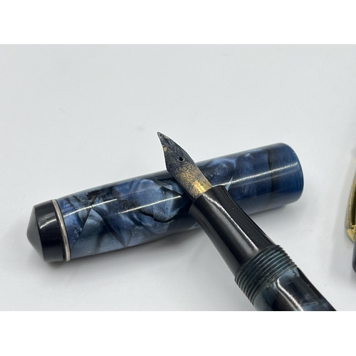 2336 - A collection of writing instruments to include Parker Duofold fountain pen with 14ct gold nib, Conwa... 