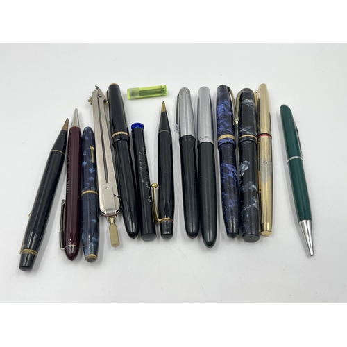 2336 - A collection of writing instruments to include Parker Duofold fountain pen with 14ct gold nib, Conwa... 