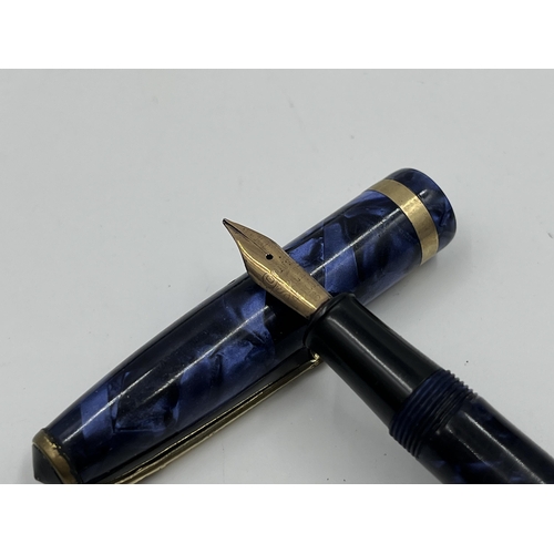 2336 - A collection of writing instruments to include Parker Duofold fountain pen with 14ct gold nib, Conwa... 