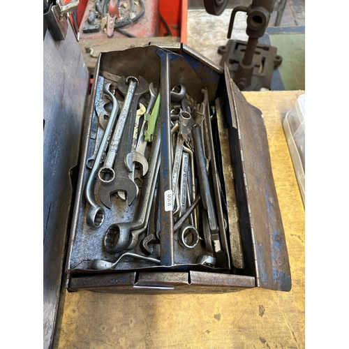 913B - Two tool boxes, one Rolson and one Keen containing a collection of tools to include spanners, files,... 