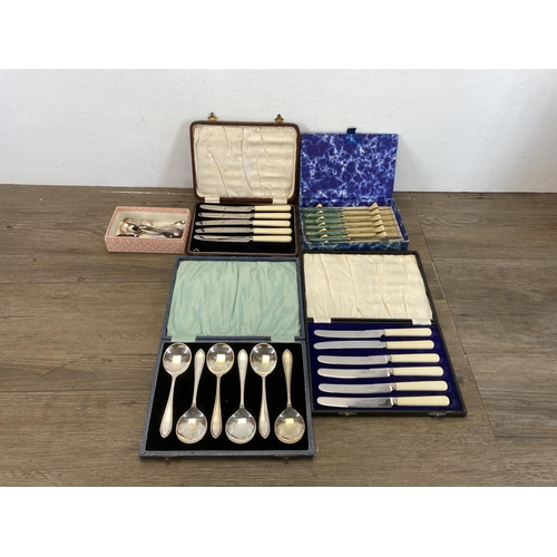 448 - A collection of vintage boxed and unboxed cutlery to include teaspoons, butter knives etc.