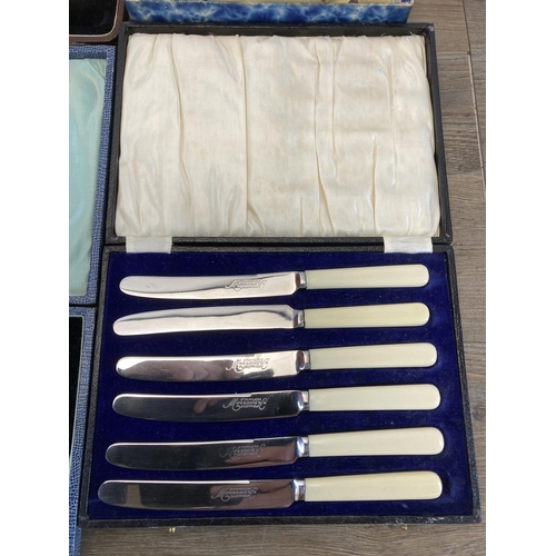 448 - A collection of vintage boxed and unboxed cutlery to include teaspoons, butter knives etc.