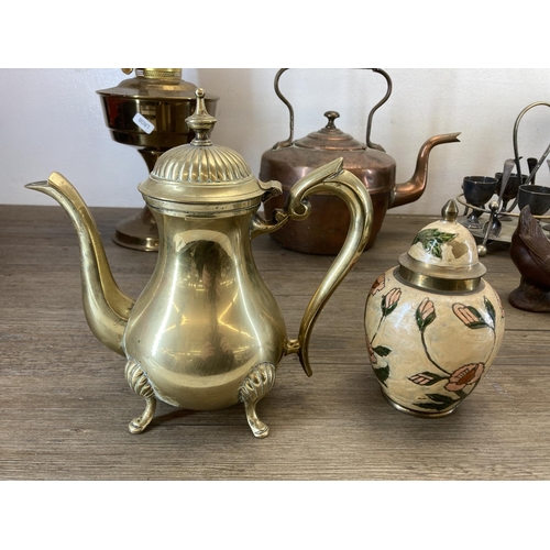 462 - A collection of antique and later metalware to include 19th century copper kettle, mid 20th century ... 