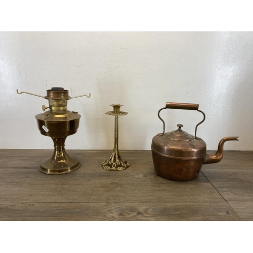 462 - A collection of antique and later metalware to include 19th century copper kettle, mid 20th century ... 