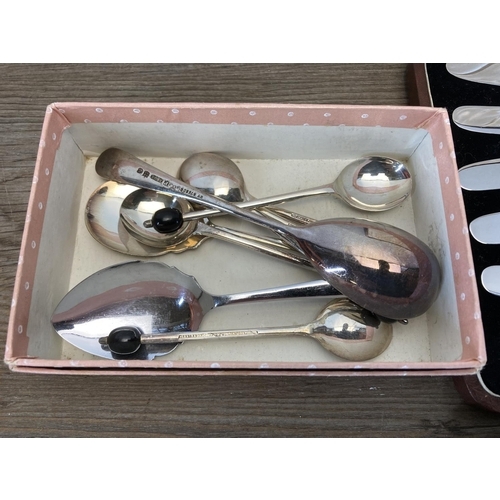 448 - A collection of vintage boxed and unboxed cutlery to include teaspoons, butter knives etc.