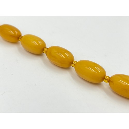 2130 - A butterscotch bakelite beaded necklace - approx. gross weight 72g