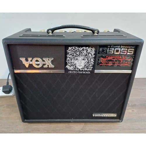 818 - A Vox Valvetronix VT20+ modelling guitar amp with built-in effects