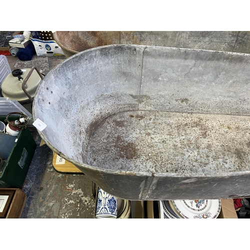 968 - A vintage galvanized bath/trough - approx. 35cm high x 132cm long x 49cm deep