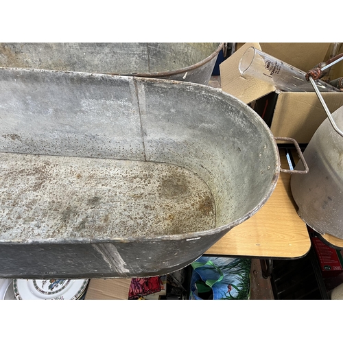 968 - A vintage galvanized bath/trough - approx. 35cm high x 132cm long x 49cm deep