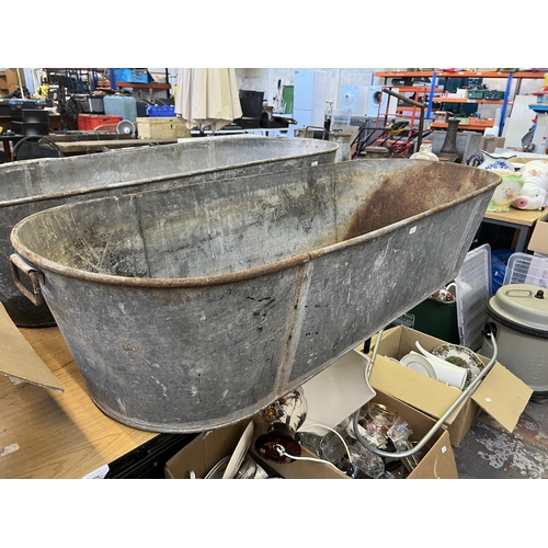 969 - A vintage galvanized bath/trough - approx. 32cm high x 133cm long x 53cm deep