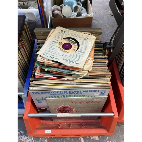 1040 - Six boxes containing a large collection of vinyl records