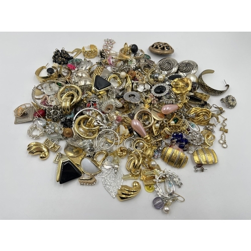 2073 - Approx. 1kg of earrings