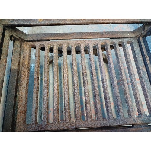 960 - Two items, one cast iron fire grate with griddle and one tri- footed garden fire pit