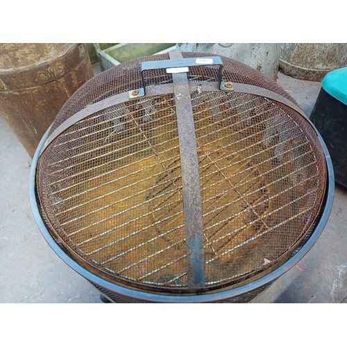 960 - Two items, one cast iron fire grate with griddle and one tri- footed garden fire pit