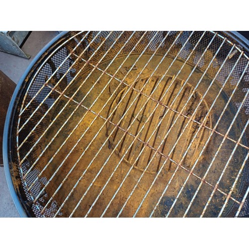 960 - Two items, one cast iron fire grate with griddle and one tri- footed garden fire pit