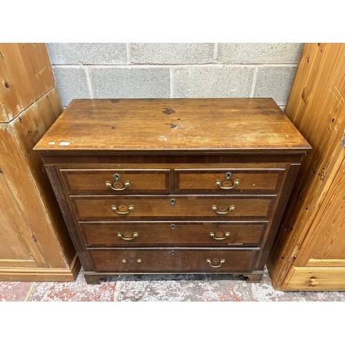 30 - A George III oak and mahogany crossbanded chest of drawers on bracket supports - approx. 102cm high ... 