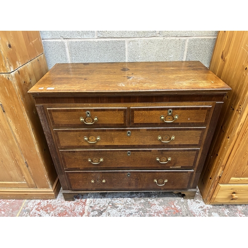 30 - A George III oak and mahogany crossbanded chest of drawers on bracket supports - approx. 102cm high ... 