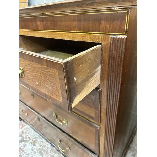 30 - A George III oak and mahogany crossbanded chest of drawers on bracket supports - approx. 102cm high ... 