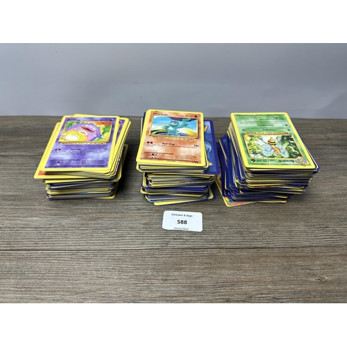 588 - A collection of Pokémon trading cards