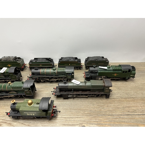 603 - A collection of Hornby and Mainline 00 gauge model locomotives and tenders to include southern 3102,... 