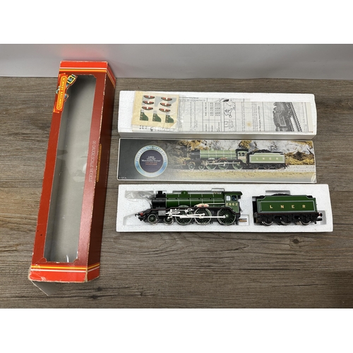 609 - A boxed Hornby Railways Manchester United class B17 LNER 00 scale model locomotive and tender