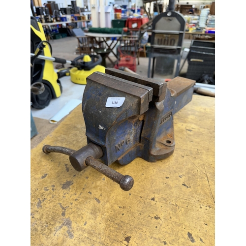 1158 - A vintage Record No. 6 cast iron bench vice