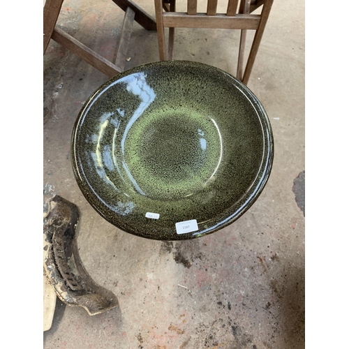 1187 - A glazed terracotta pedestal bird bath