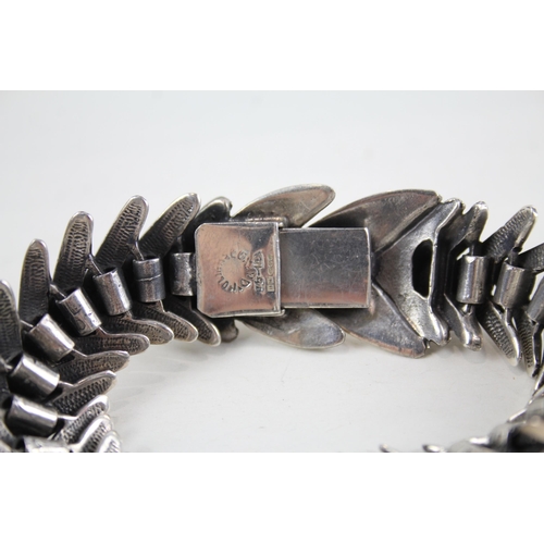 2078 - A Mexican silver fishbone design bracelet - approx. gross weight 71g