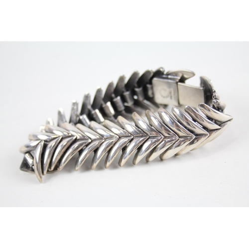 2078 - A Mexican silver fishbone design bracelet - approx. gross weight 71g