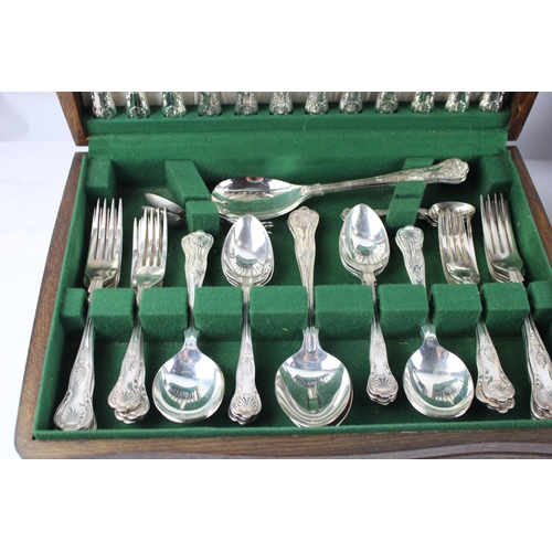 633 - Two cased cutlery sets