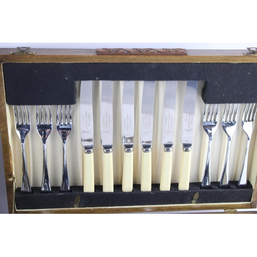 633 - Two cased cutlery sets