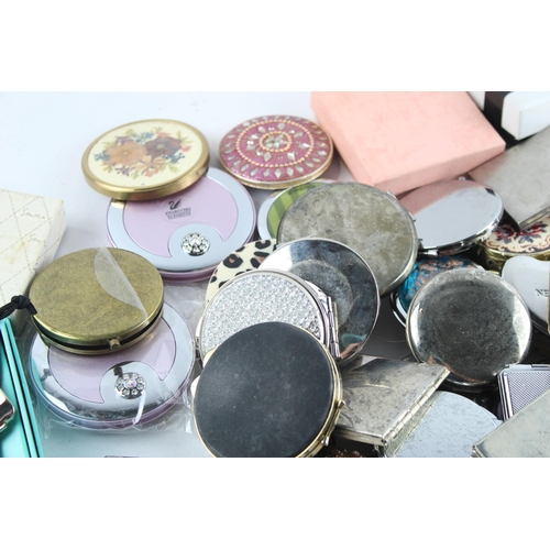 657 - A large collection of assorted compact mirrors