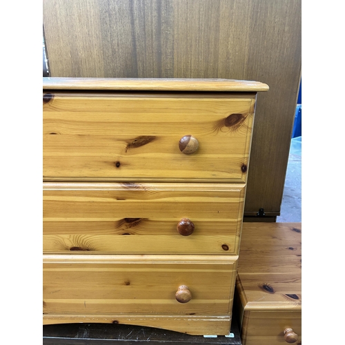 100 - A pine effect chest of drawers - approx. 69cm high x 81cm wide x 44cm deep