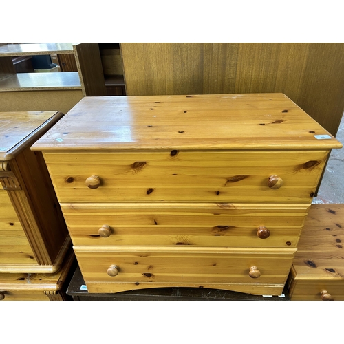 100 - A pine effect chest of drawers - approx. 69cm high x 81cm wide x 44cm deep